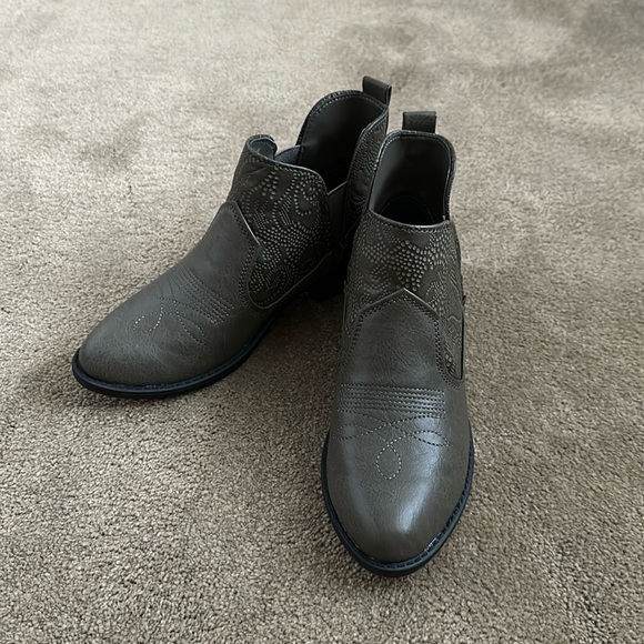 Easy Street Legend Ankle Boots - Picture 1 of 9